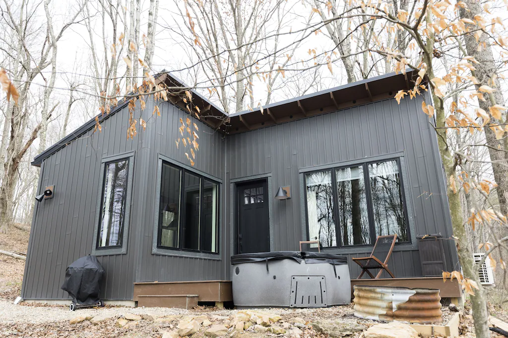 If you want an Airbnb cabin with the modern feels, you should rent the Aspen Haus.