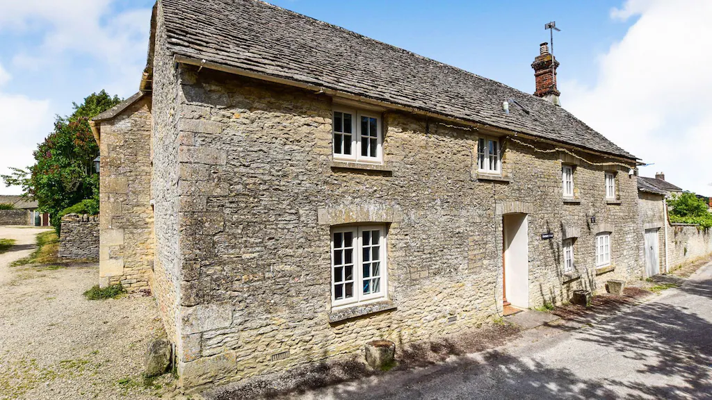 From the lane, Cotswold Cottage.