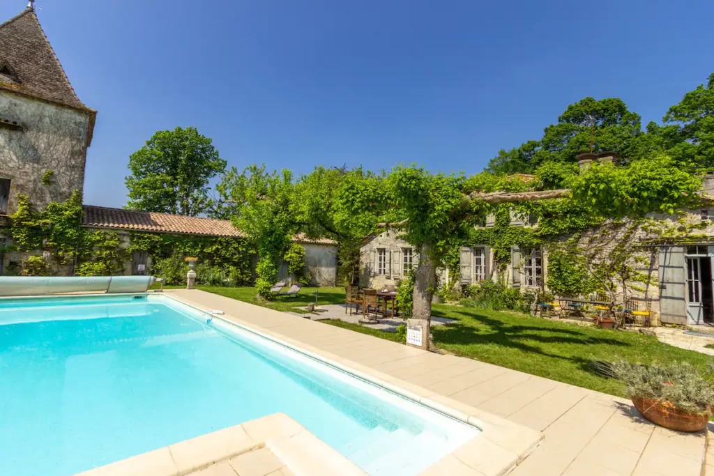 The pigeonniers are not in use.