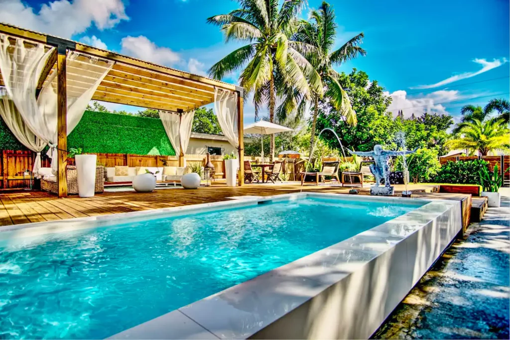 Oasis with Insane Outdoor Area Near Wilton Manors.