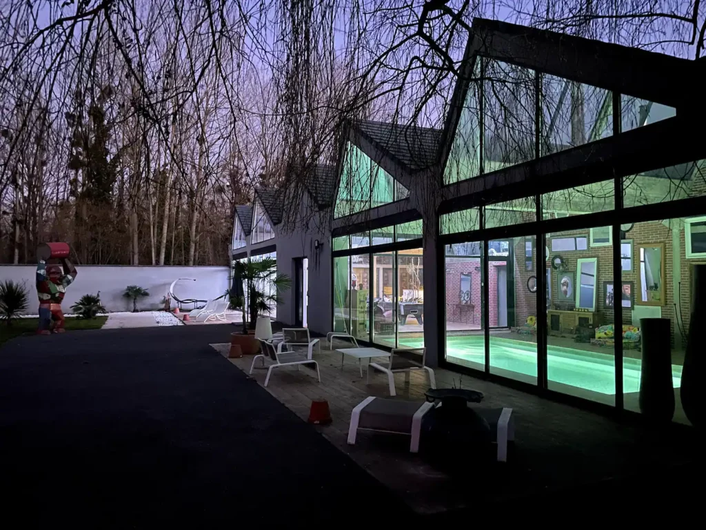 Magnificent spacious loft close to the forest.