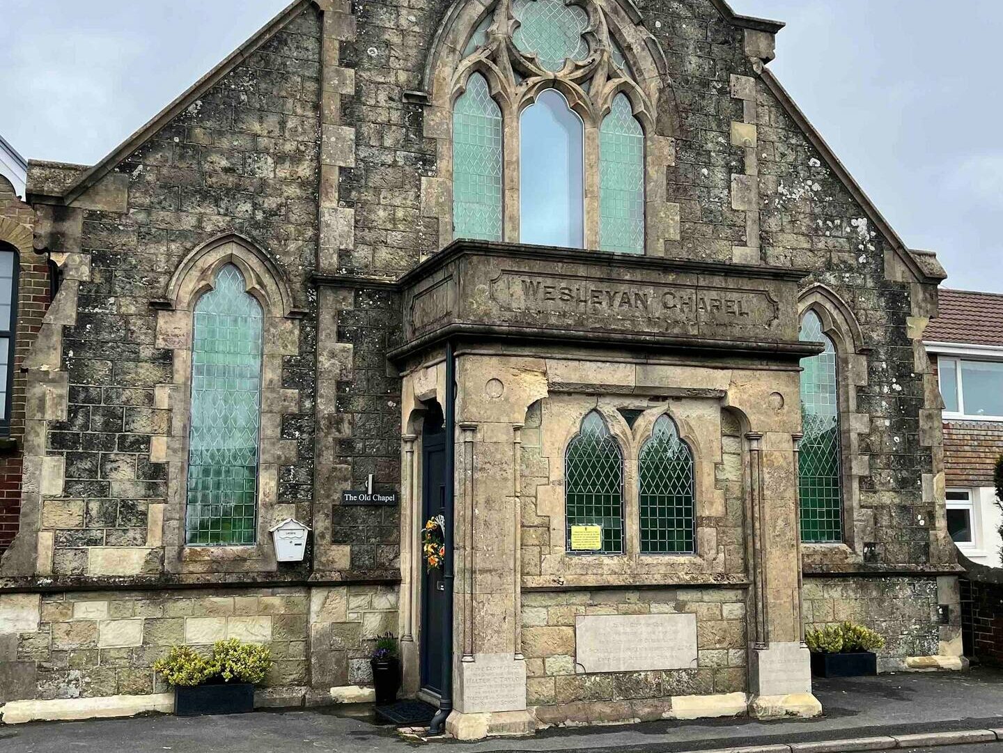 1902 chapel with garden & country views.