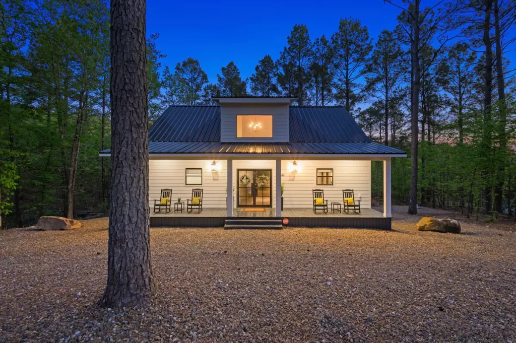 Best Airbnb outdoor lounge in Oklahoma (with tot tub)

Meadowlark Retreat

Location: Broken Bow, Oklahoma