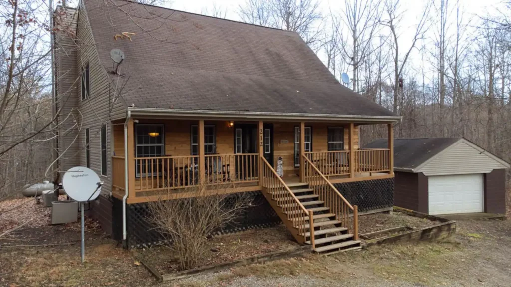 Hocking Hills Airbnbs with Hot Tubs
Wildcat Cottage
Location: Rockbridge, Ohio