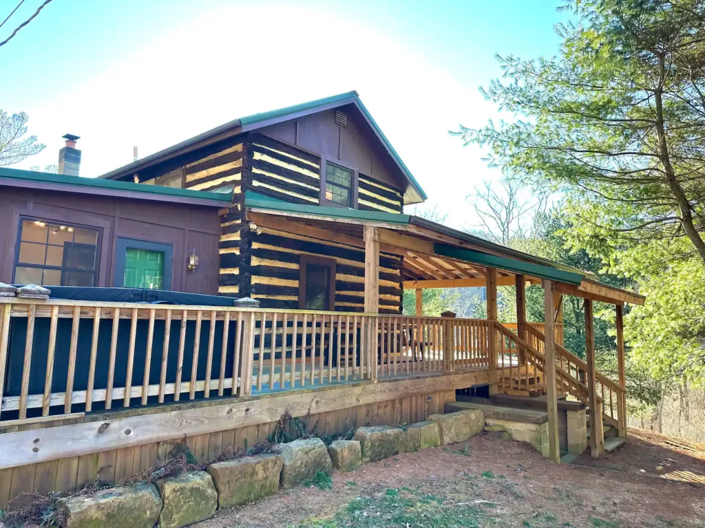 Hocking Hills Airbnbs with Hot Tubs
Lodge 1880
Location: Rockbridge, Ohio